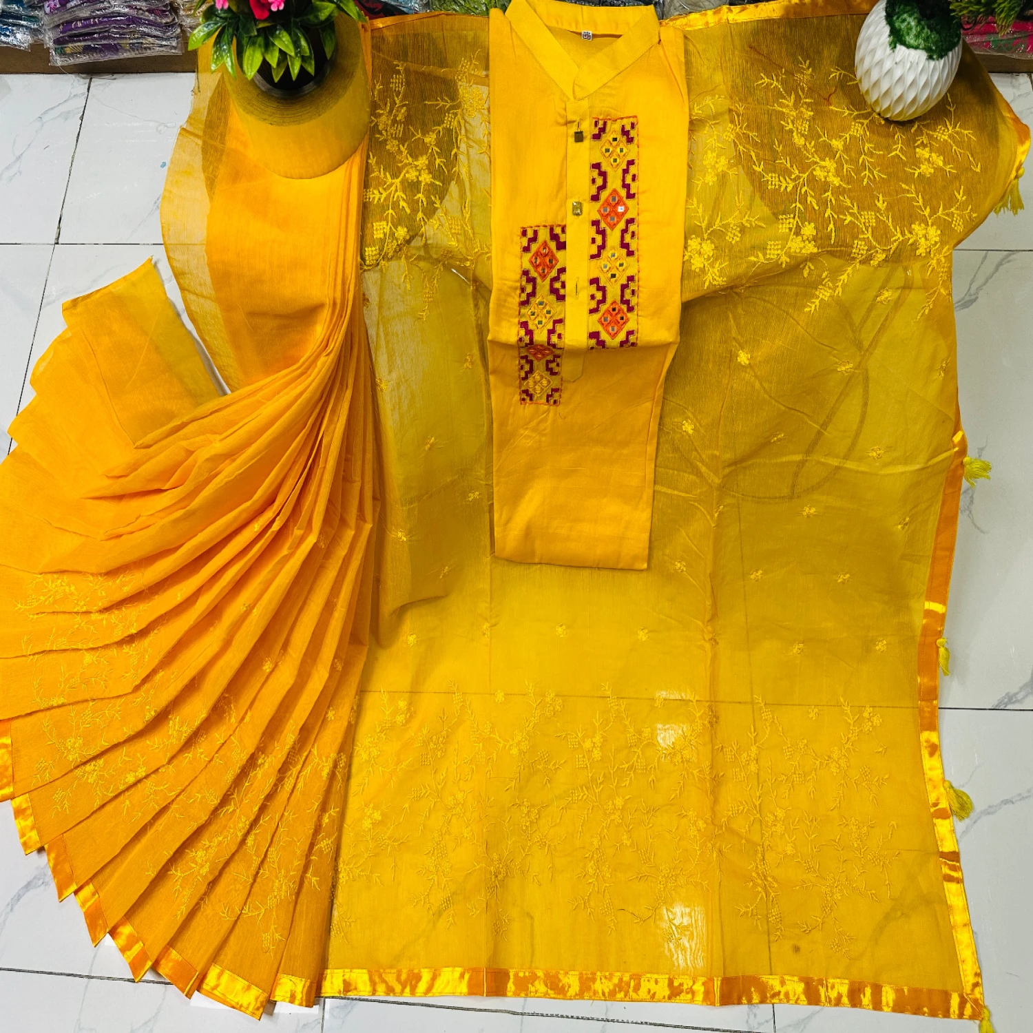 এমব্রয়ডারি কাপল সেট